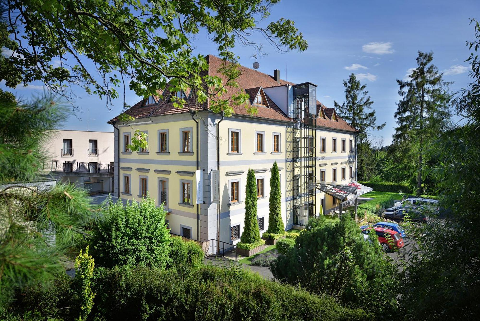 Maxmilian Lifestyle Resort Louceň Bagian luar foto