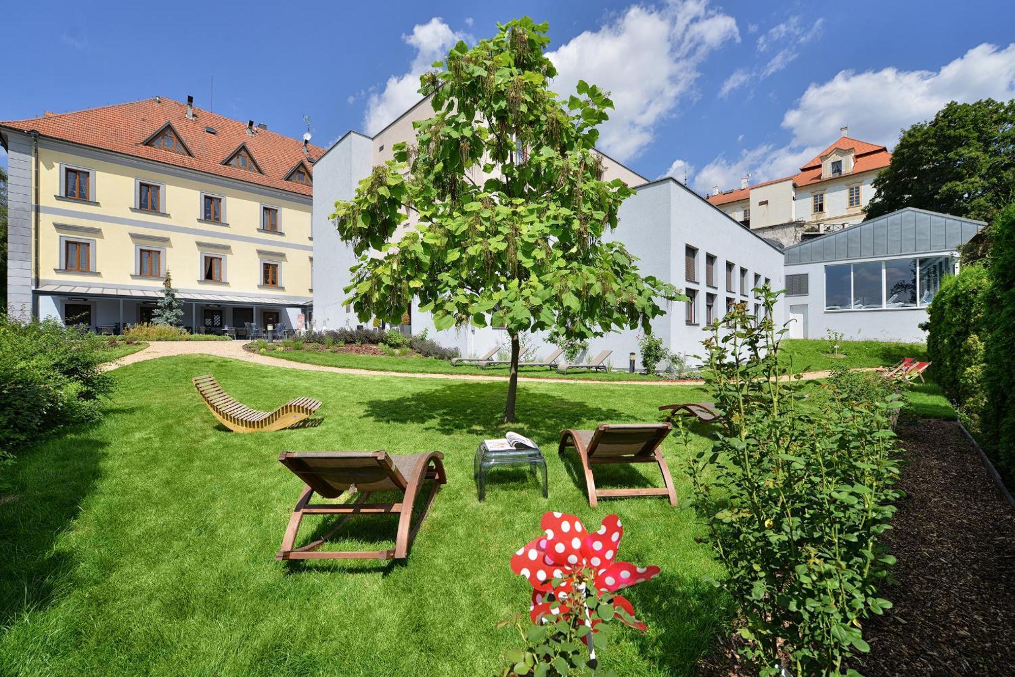Maxmilian Lifestyle Resort Louceň Bagian luar foto
